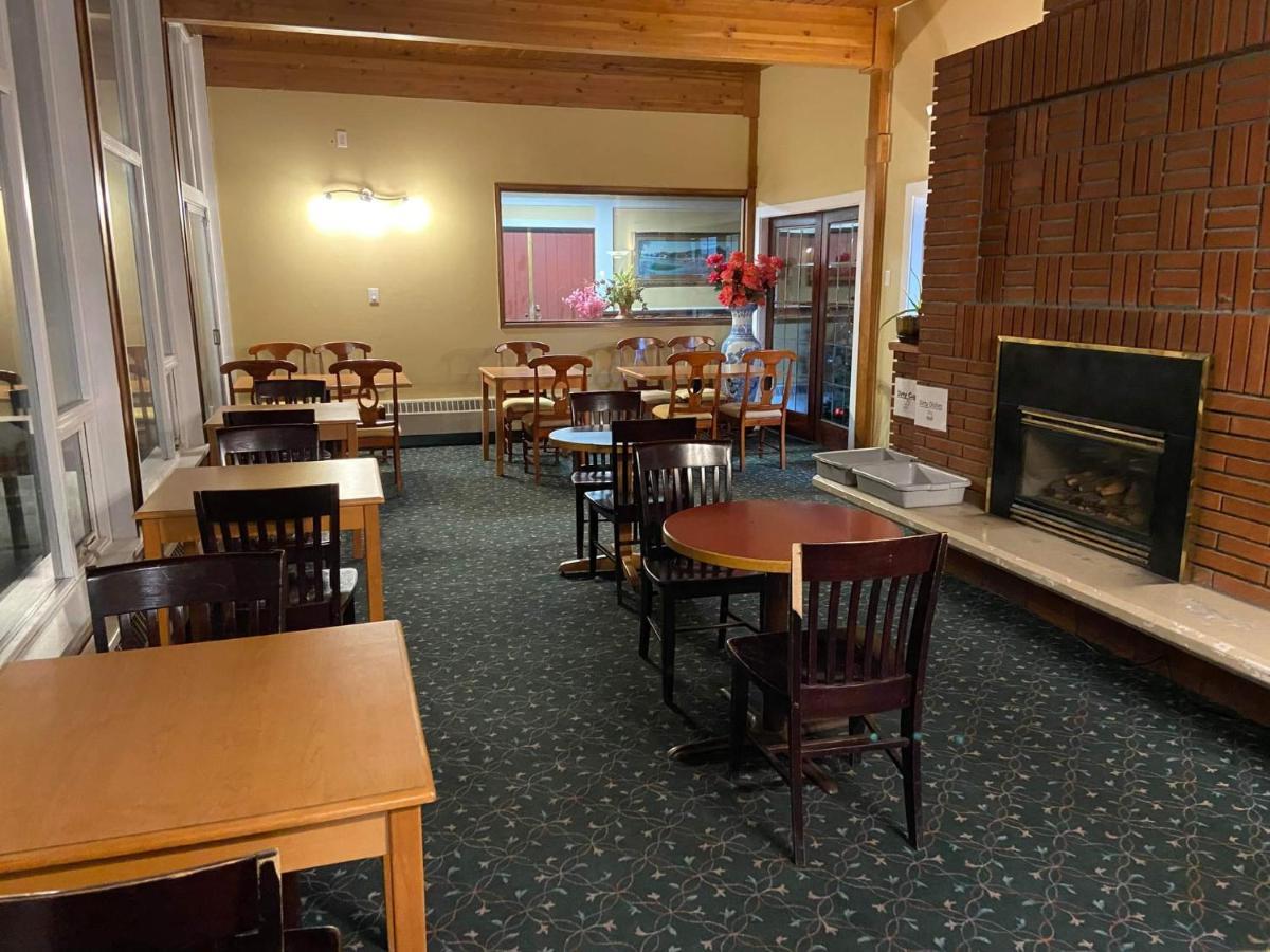 Grizz Hotel Revelstoke Kültér fotó