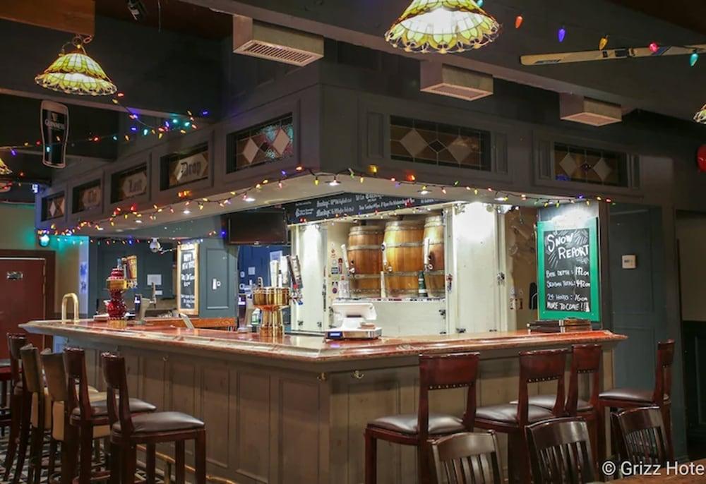 Grizz Hotel Revelstoke Kültér fotó