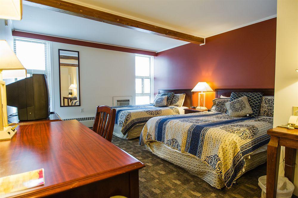 Grizz Hotel Revelstoke Kültér fotó