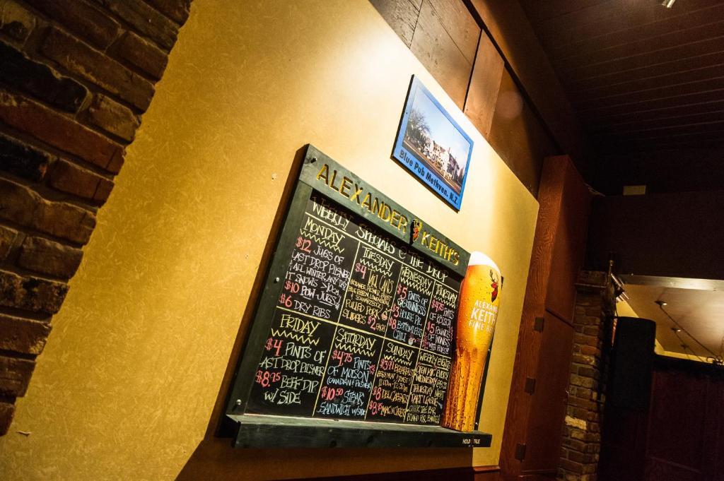 Grizz Hotel Revelstoke Szoba fotó