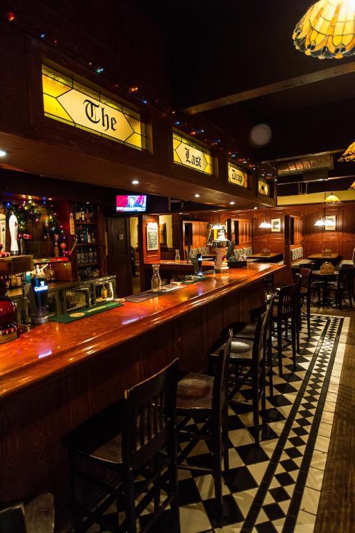 Grizz Hotel Revelstoke Szoba fotó