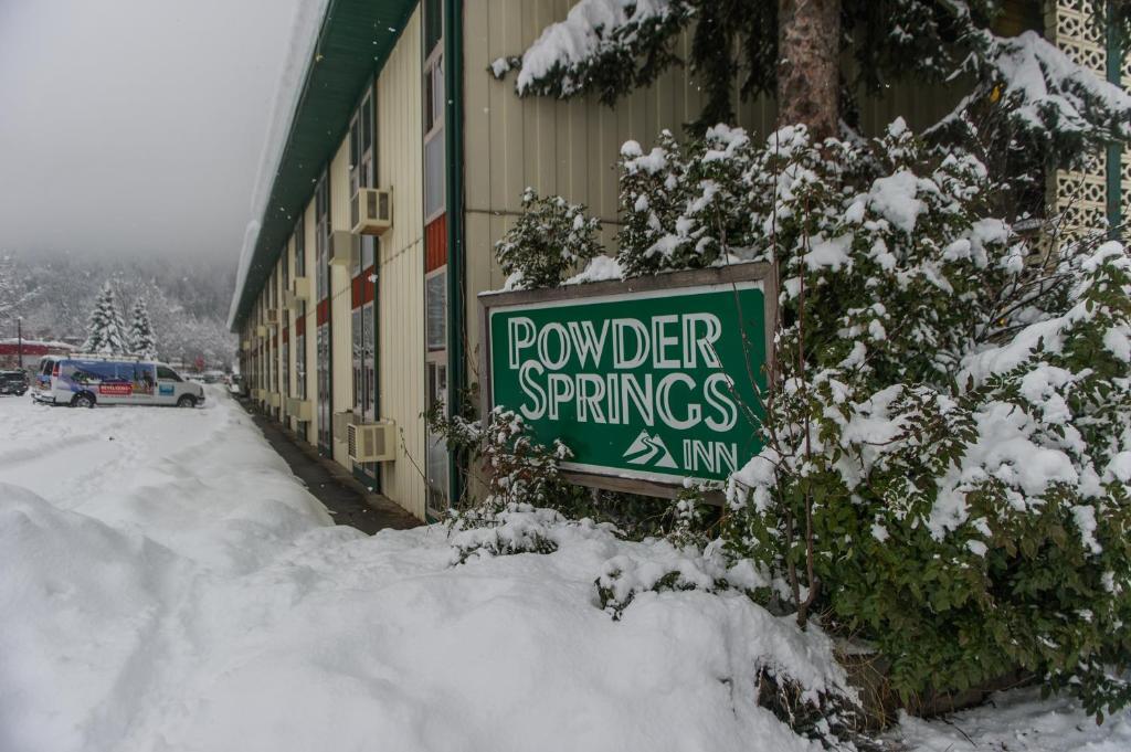 Grizz Hotel Revelstoke Kültér fotó