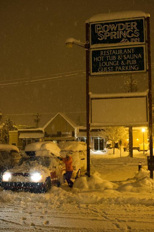 Grizz Hotel Revelstoke Kültér fotó