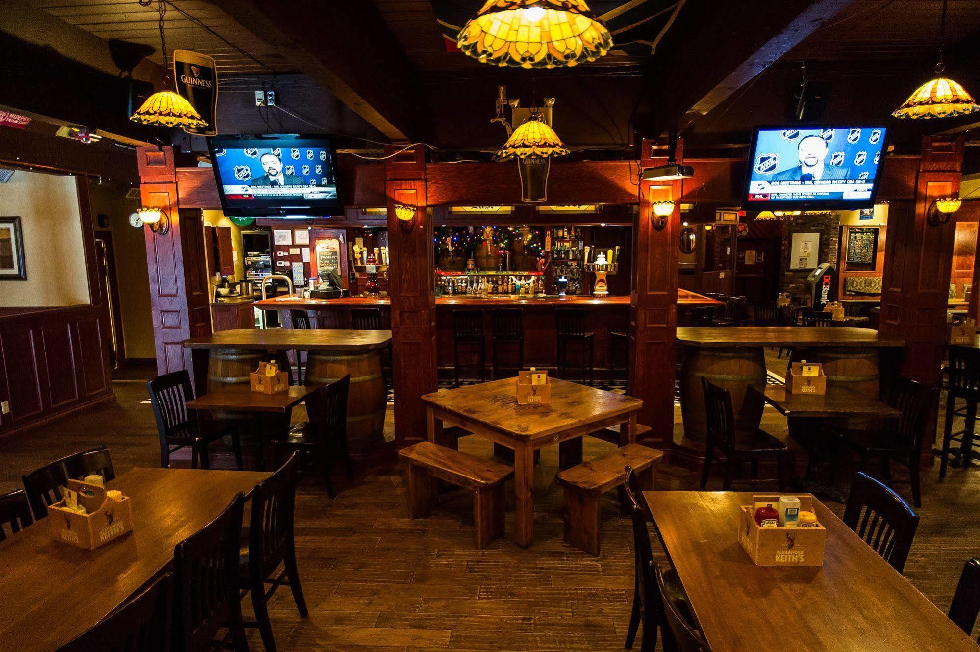 Grizz Hotel Revelstoke Kültér fotó