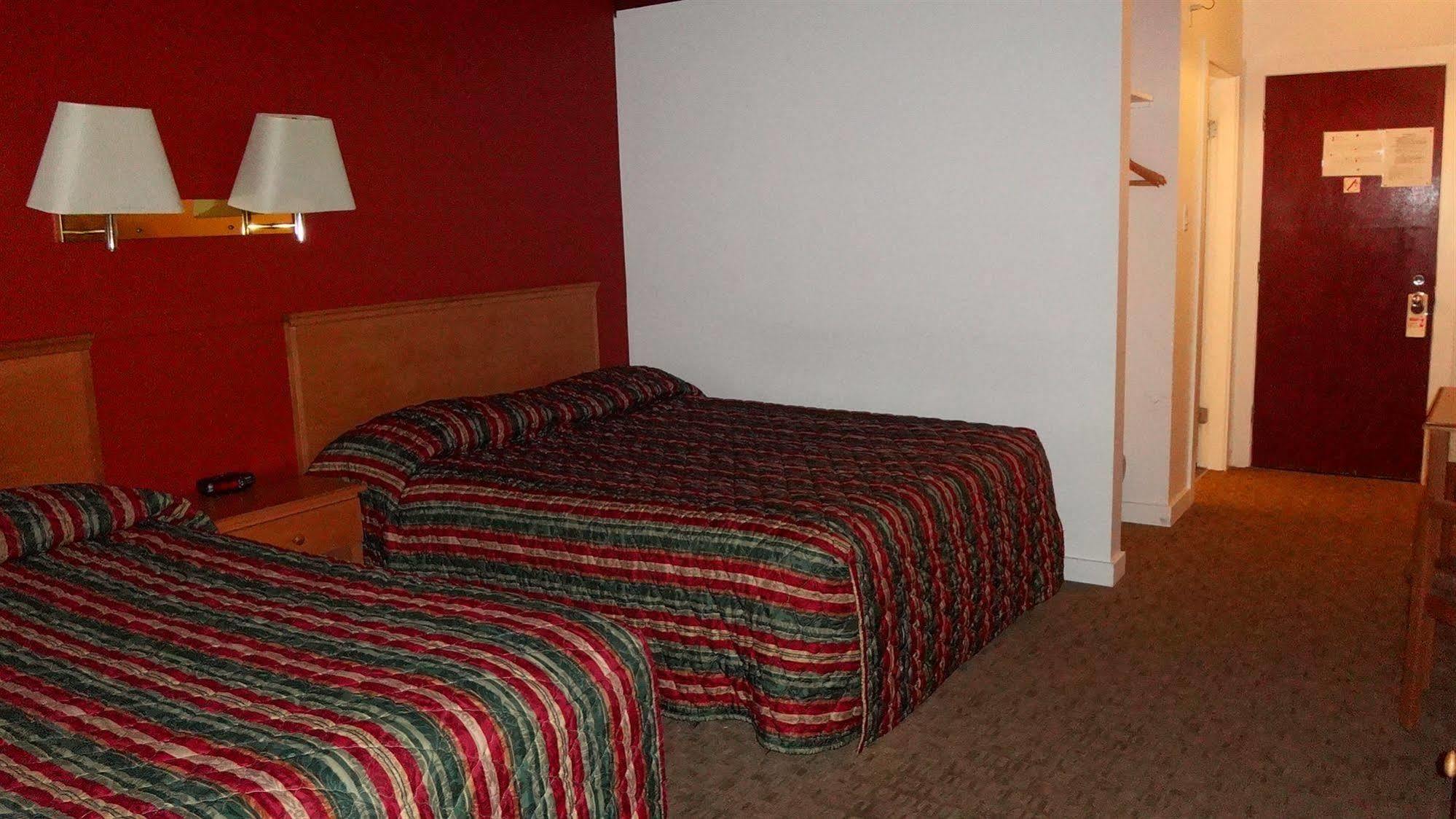 Grizz Hotel Revelstoke Kültér fotó
