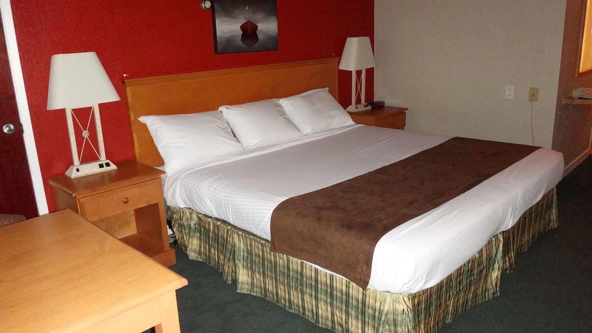 Grizz Hotel Revelstoke Kültér fotó