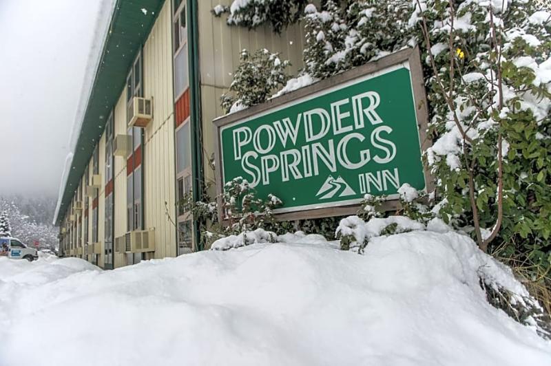 Grizz Hotel Revelstoke Kültér fotó
