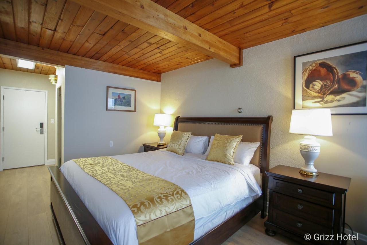 Grizz Hotel Revelstoke Kültér fotó