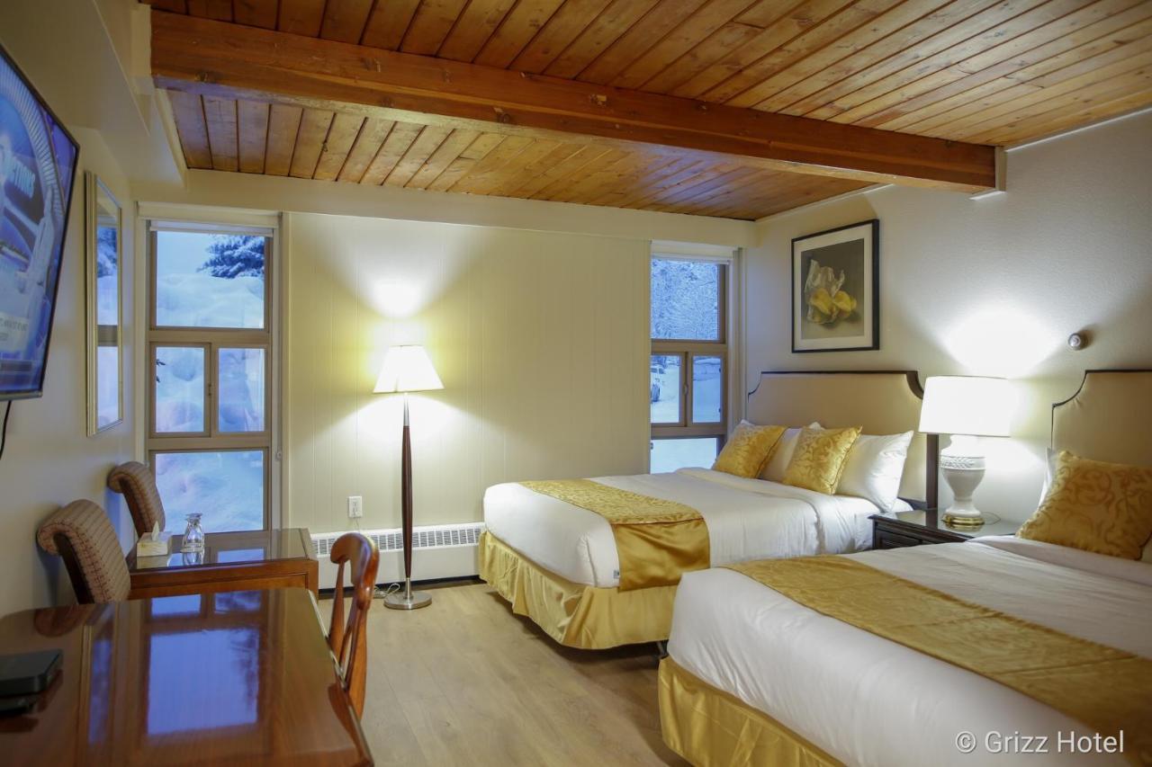 Grizz Hotel Revelstoke Kültér fotó