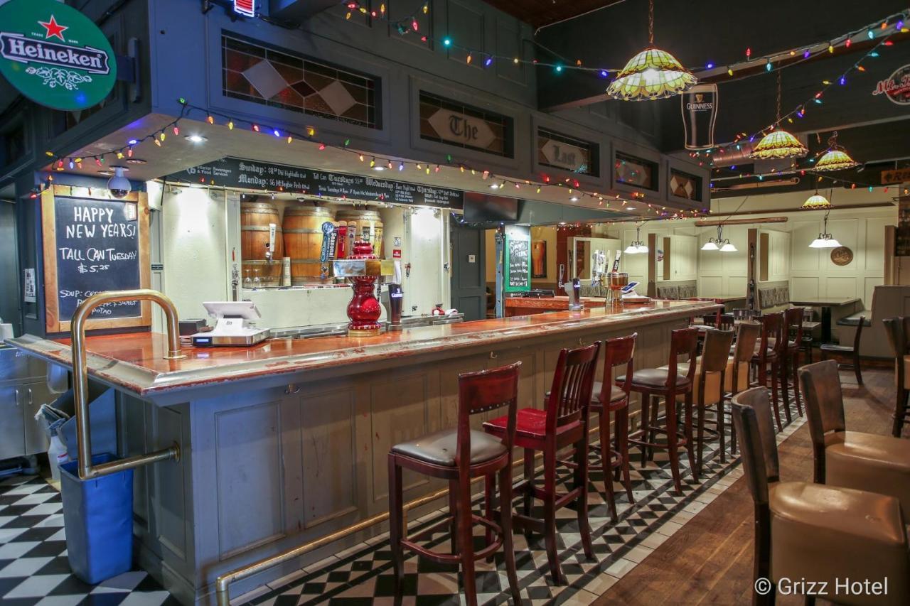 Grizz Hotel Revelstoke Kültér fotó