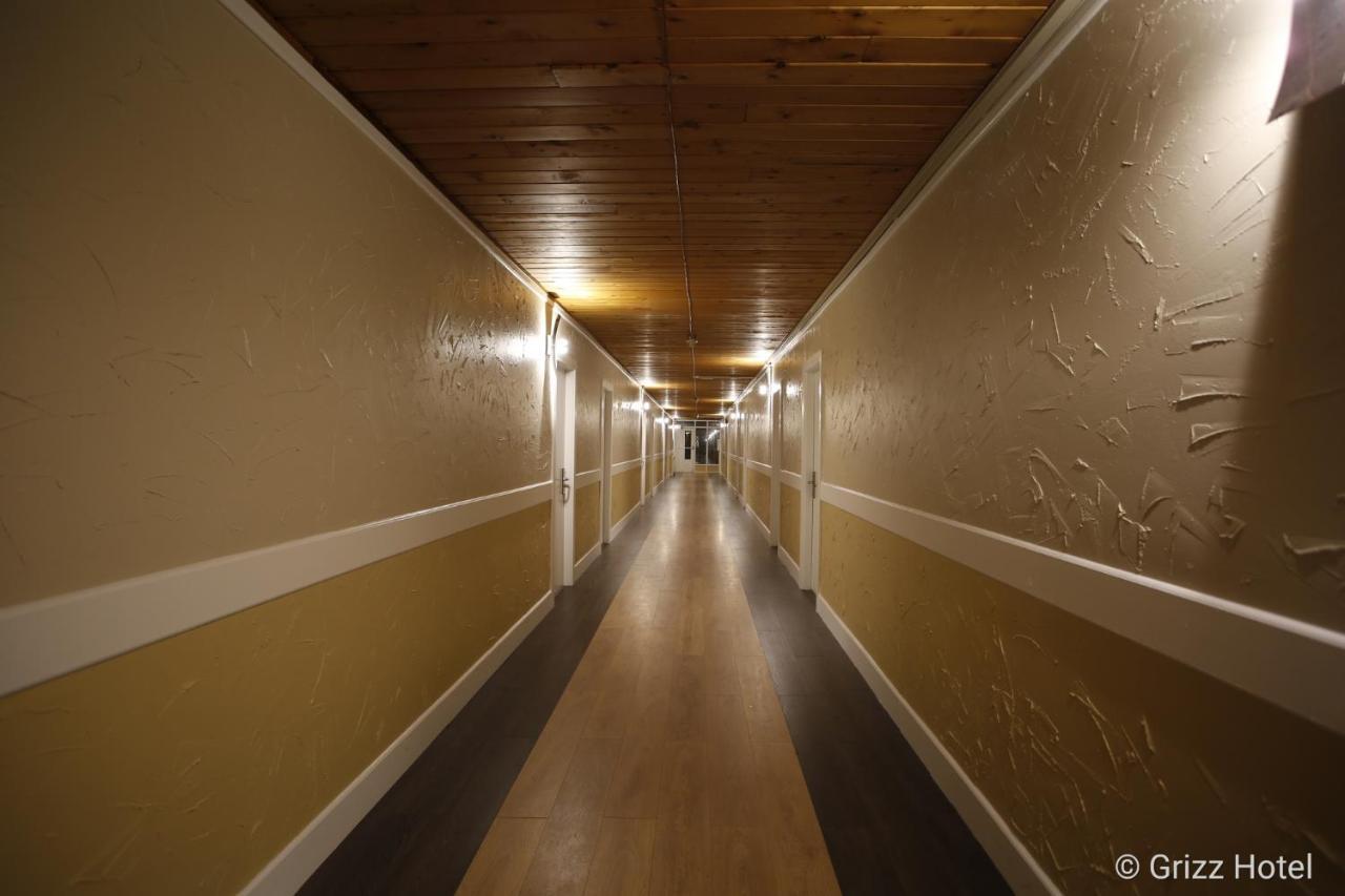 Grizz Hotel Revelstoke Kültér fotó