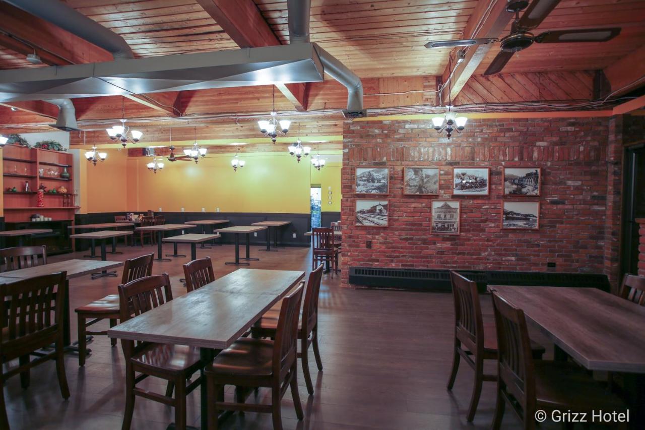 Grizz Hotel Revelstoke Kültér fotó